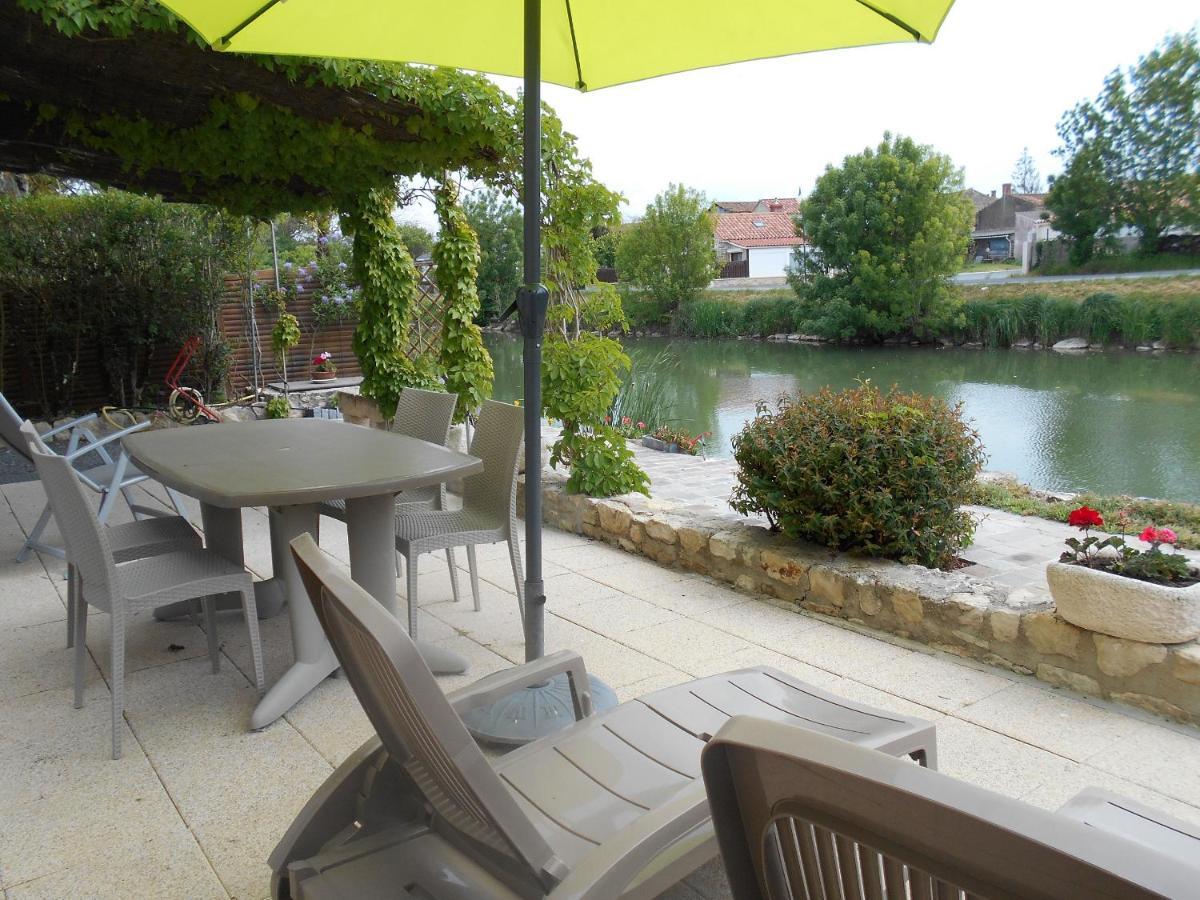 Marais Poitevin Bord Riviere Peche ,Barque, Velos, Wifi, Linge, Cheminee, Cuisine, Terrain De Boules La Taillee Eksteriør bilde